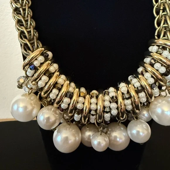 NWOT Elegant Standout Gold and Silver Pearl Necklace by Park Lane - Picture 2 of 2